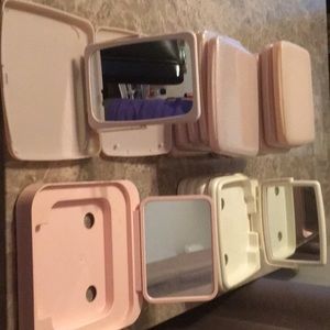 Make-up mirrors with trays